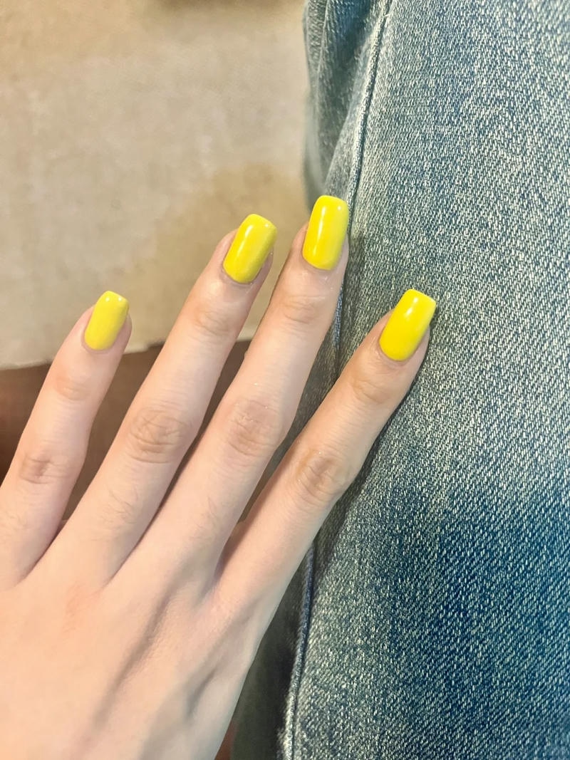 ảnh nail màu vàng