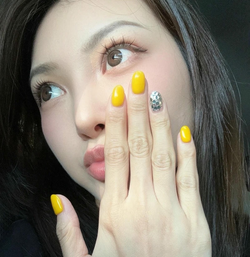 hình ảnh nail màu vàng