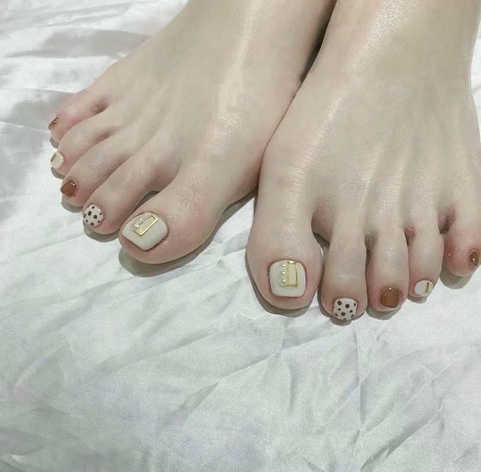 hình nail chân màu kem đẹp cực
