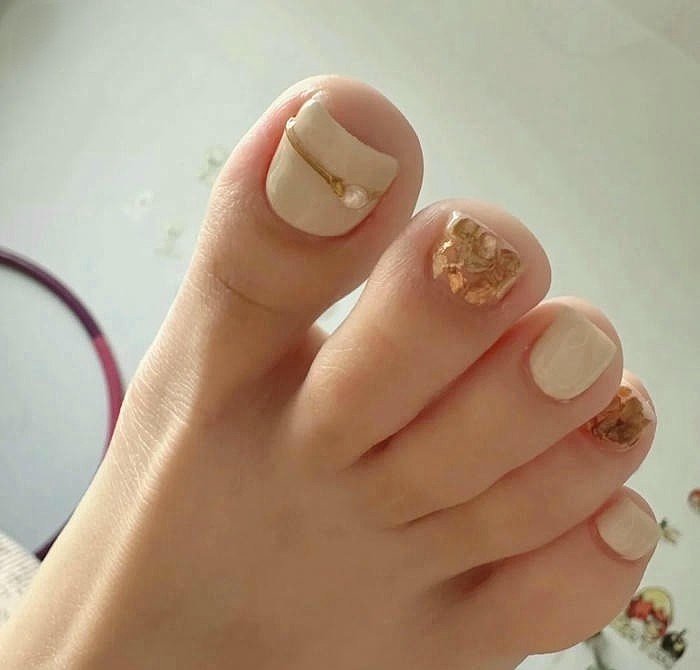 hình nail chân màu kem xinh