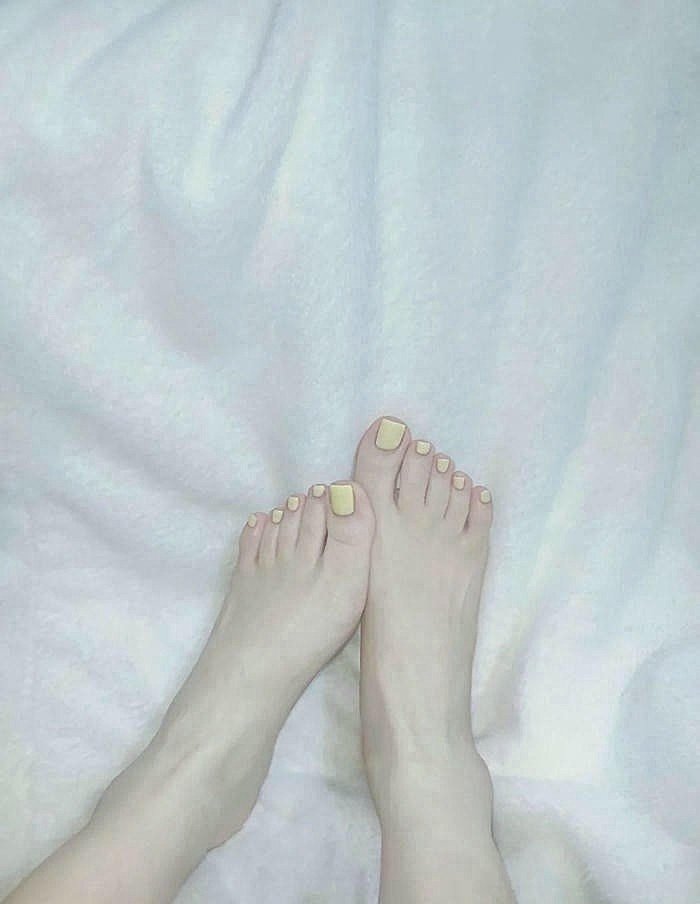 hình nail chân màu kem