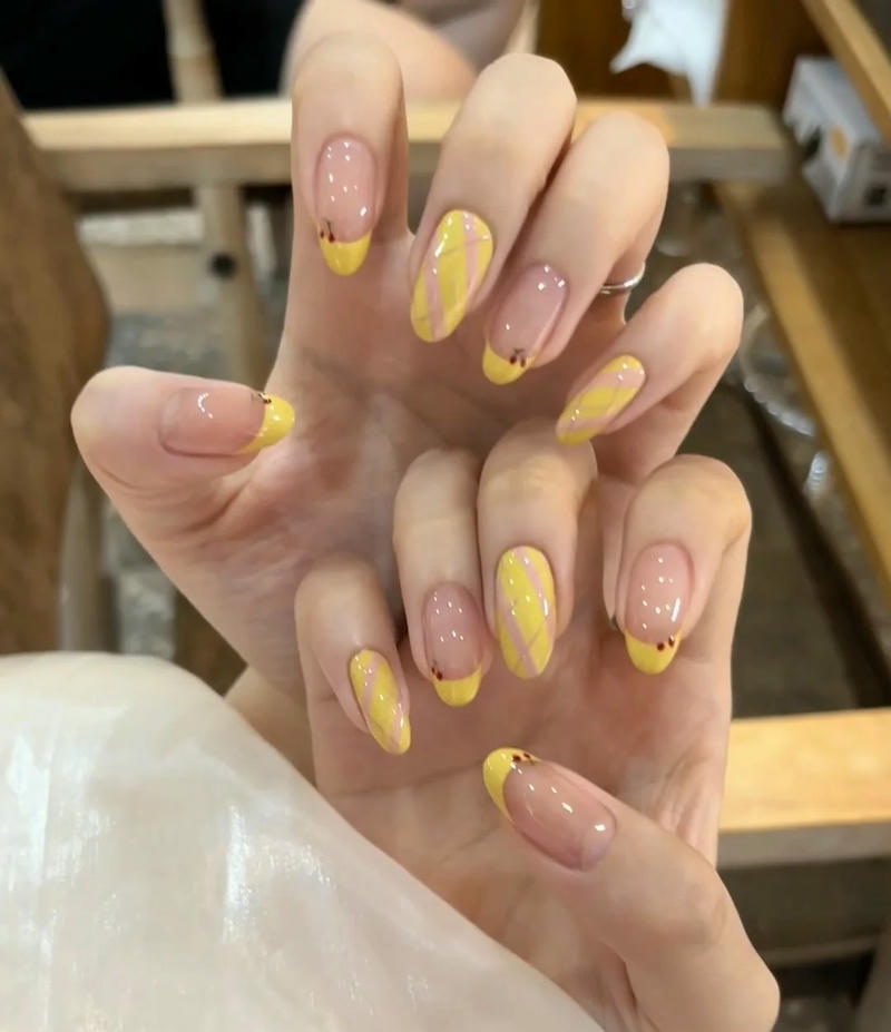 hình nail màu vàng
