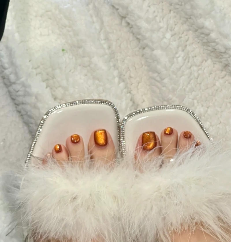 mẫu nail chân màu cam năm 2025