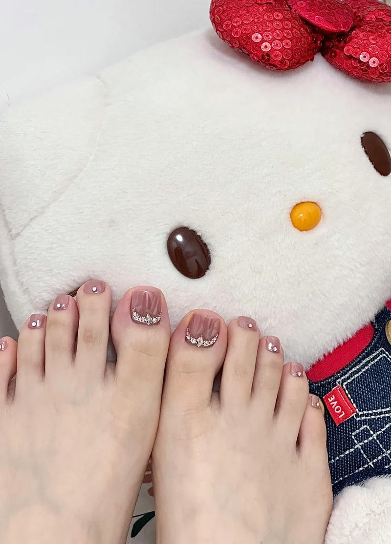 nail chân đính đá màu hồng