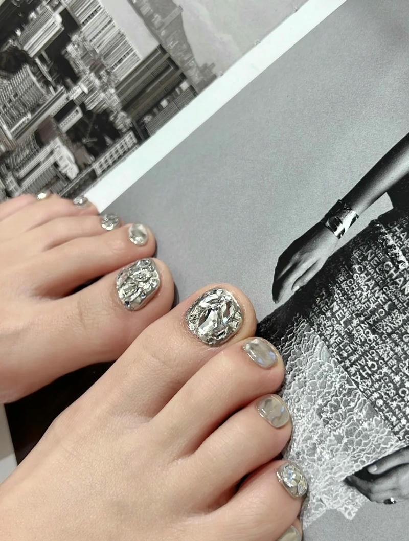 nail chân đính đá