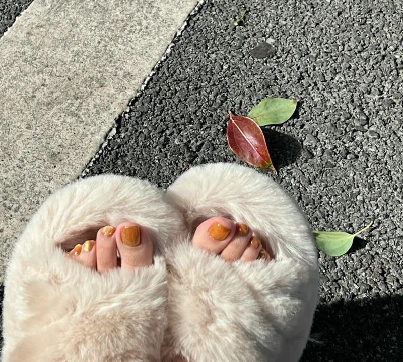nail chân màu cam cho mùa thu