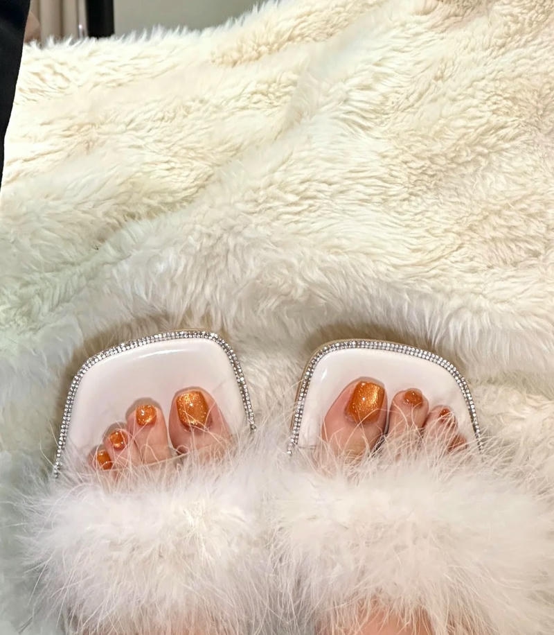 nail chân màu cam kim tuyến mắt mèo