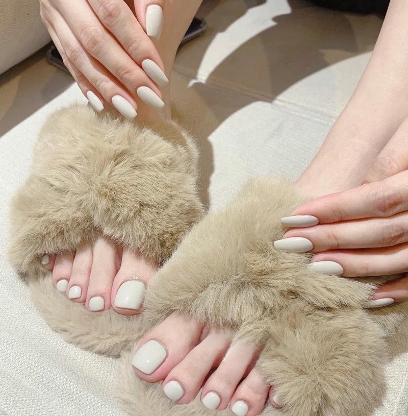 nail chân màu kem đặc biệt