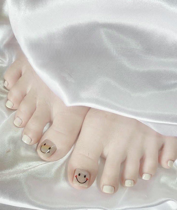 nail chân màu kem xinh nhất