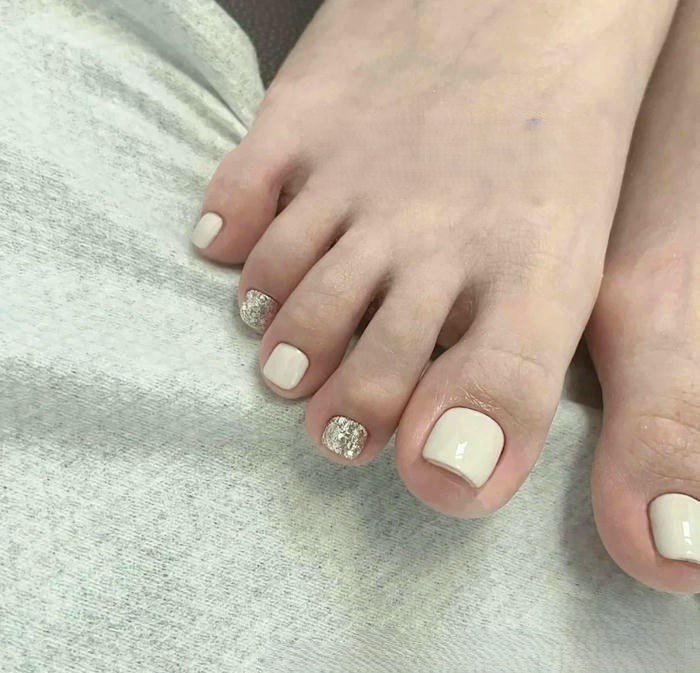 nail chân màu kem