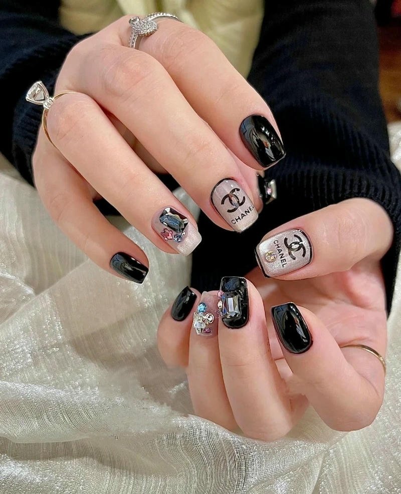 nail chanel đính charm