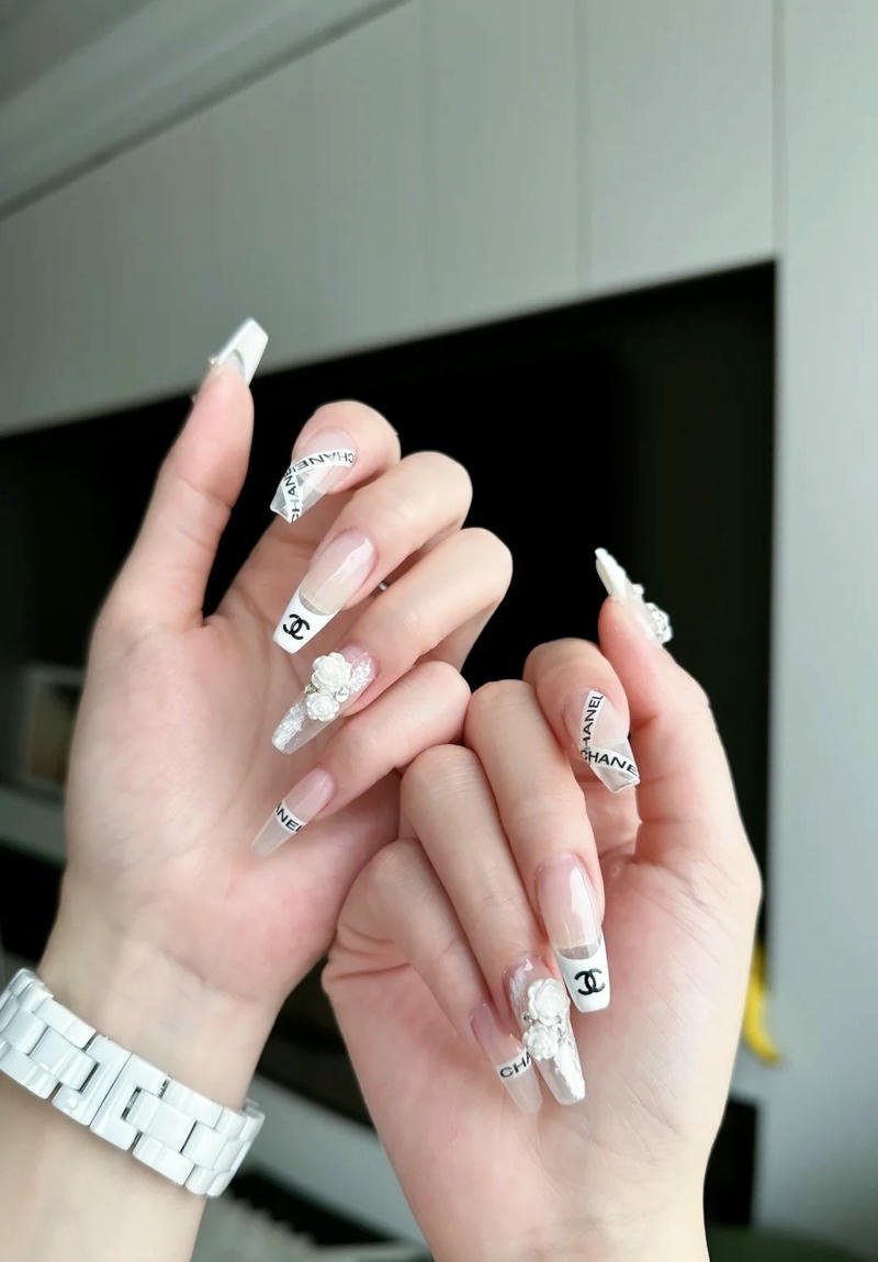 nail chanel đinh đá