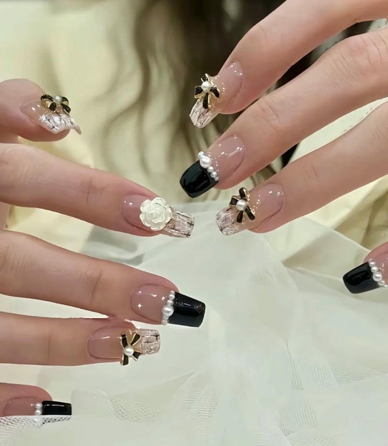 nail chanel đính hoa
