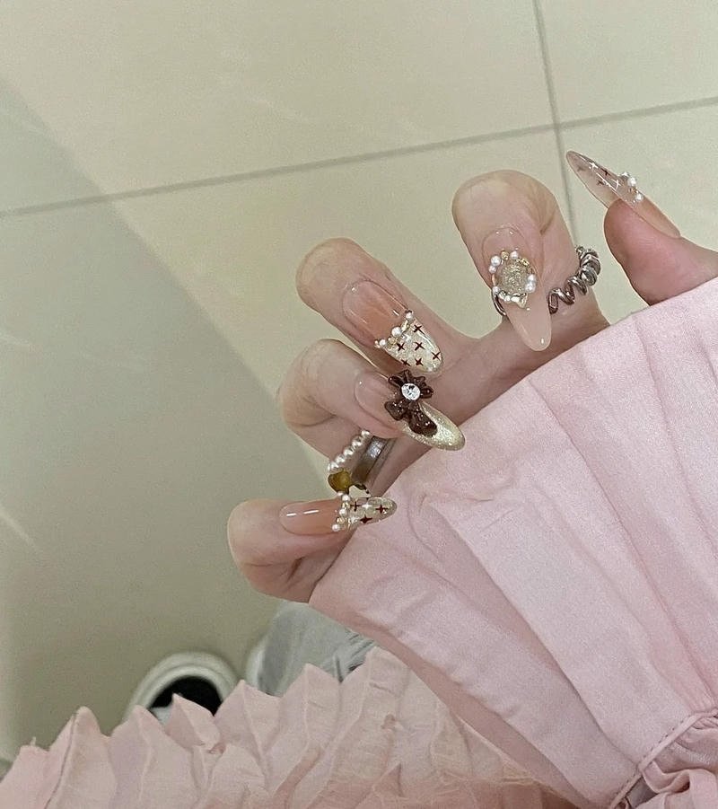 nail chanel đính nơ
