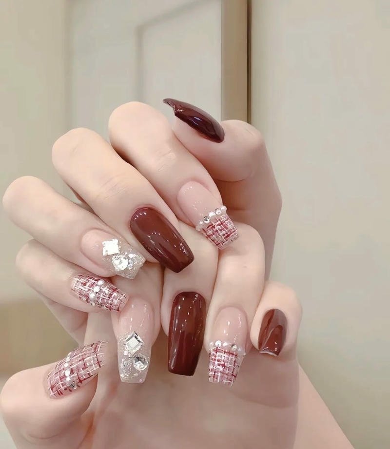 nail chanel đỏ sơn đầu móng