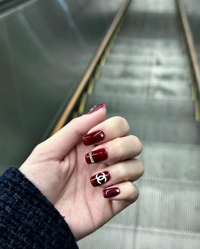 nail chanel màu đỏ