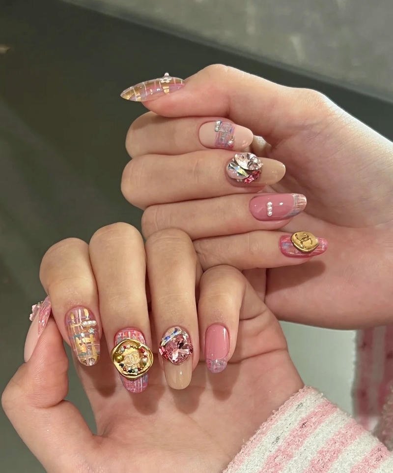 nail chanel màu hồng