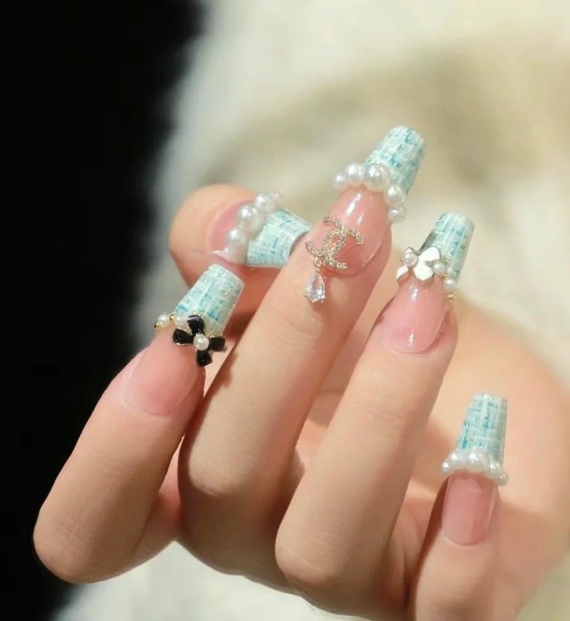 nail chanel xanh dương