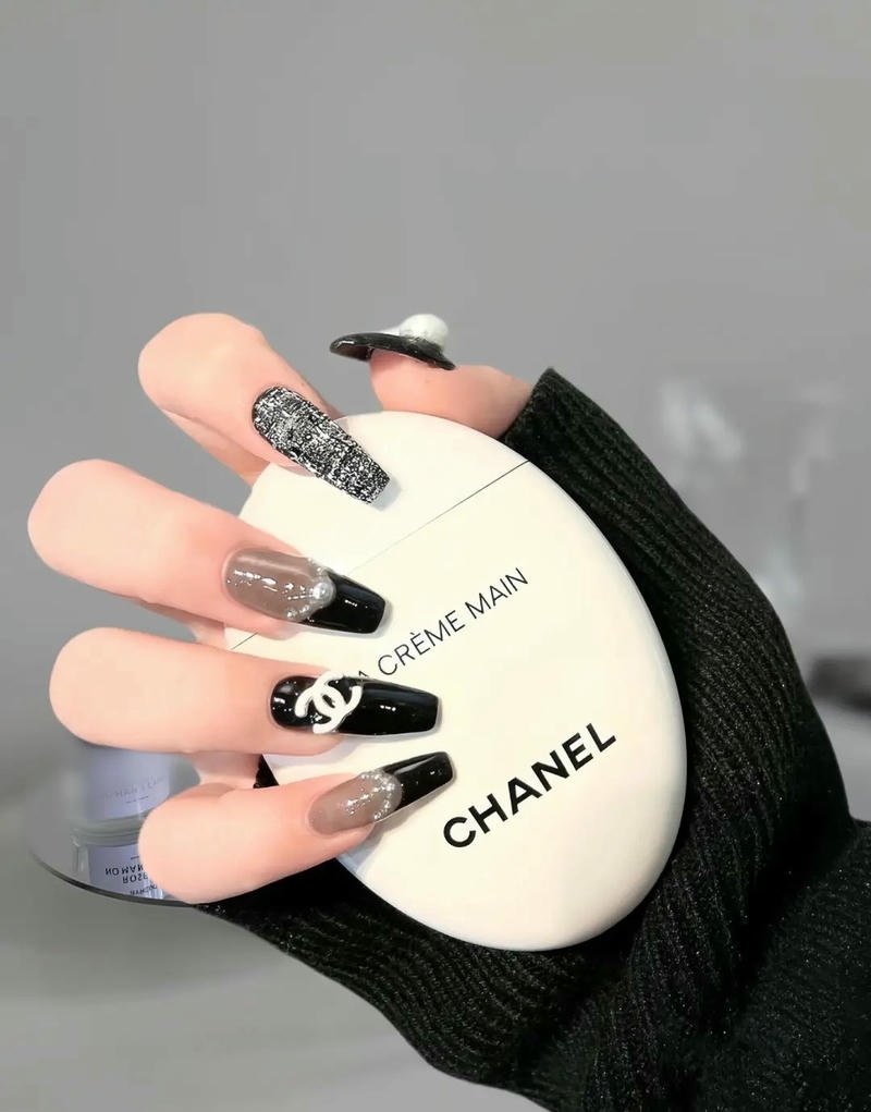 nail chanel