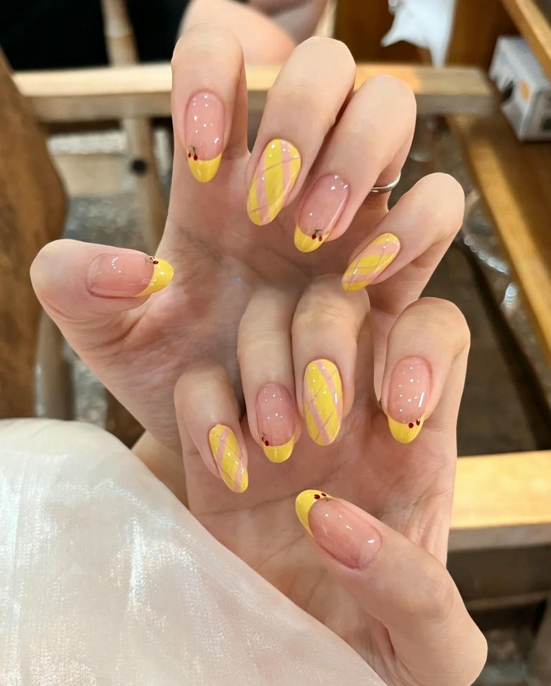 Miễn phí 101+ mẫu nail màu vàng đẹp hot trend cho giới trẻ