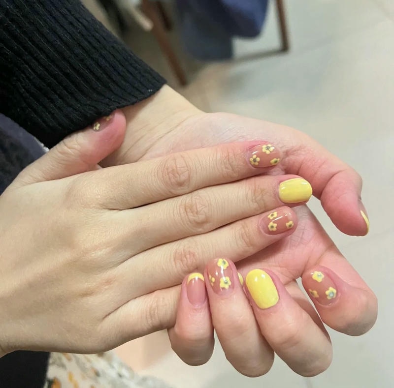 nail màu vàng cute