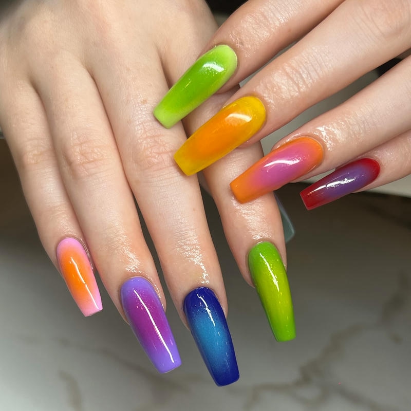nail màu vàng đa sắc