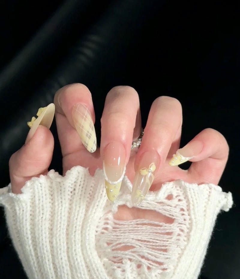 nail màu vàng mẫu mới nhất