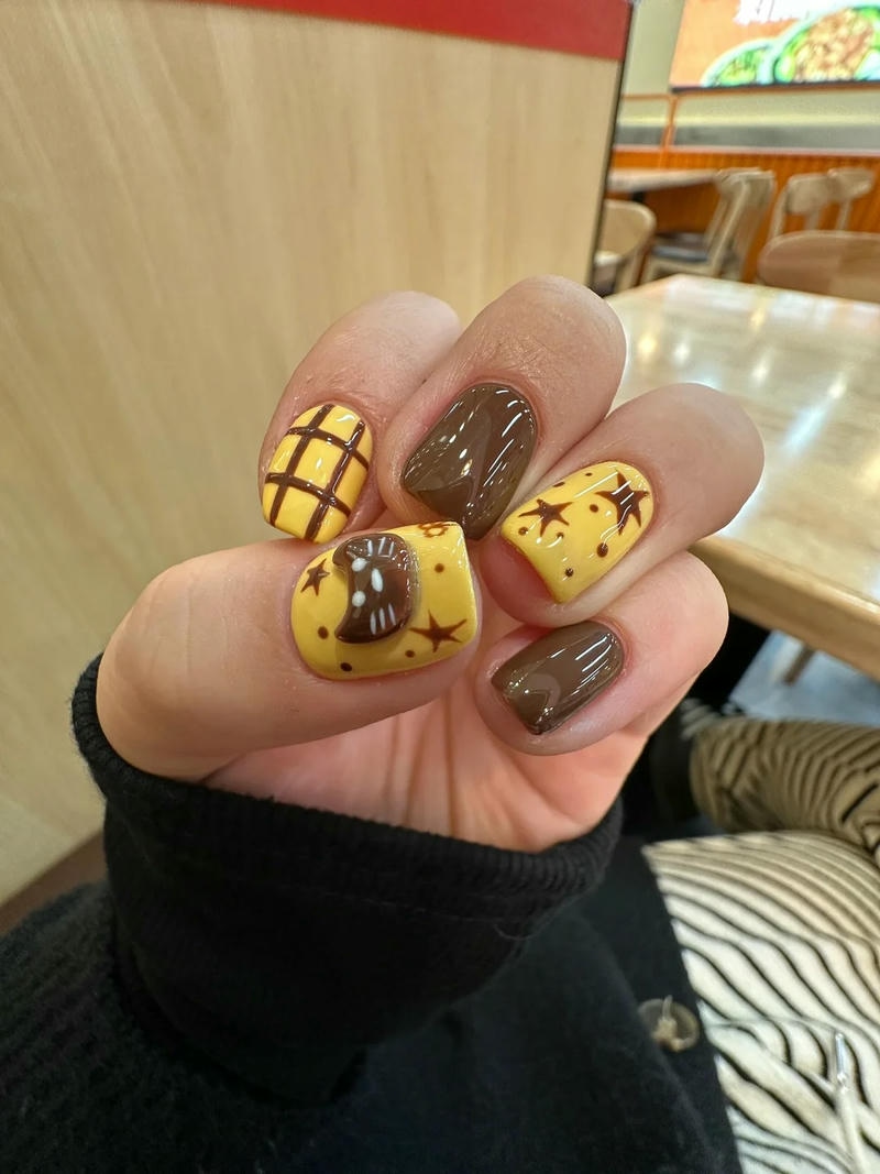 nail màu vàng mèo cute