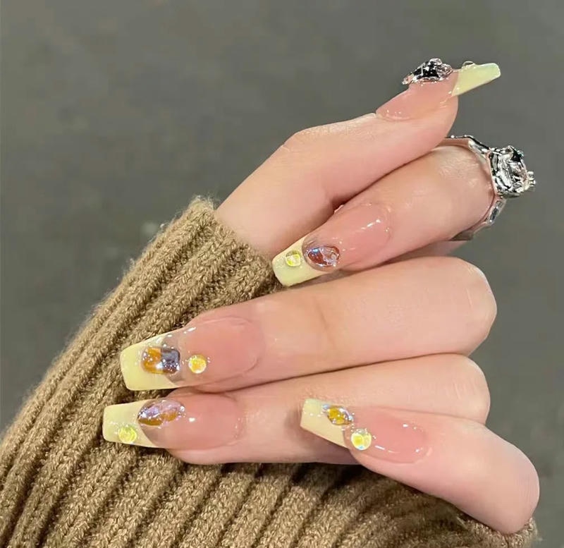 nail màu vàng sơn đầu móng