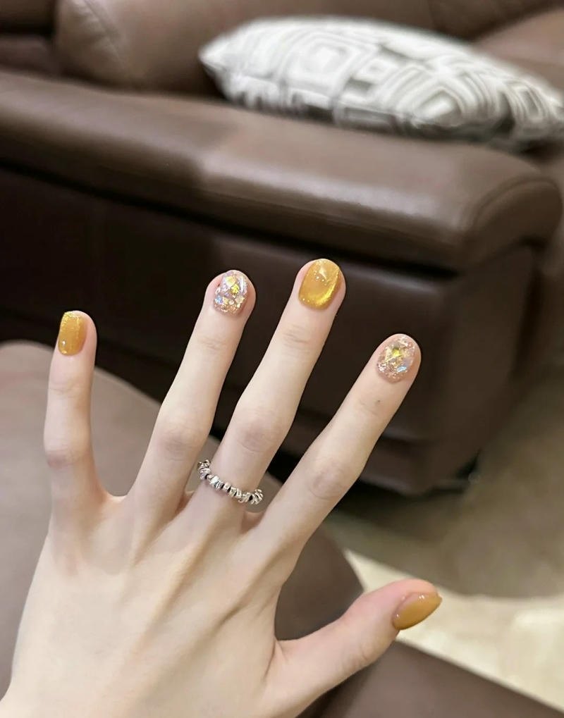 nail màu vàng thạch