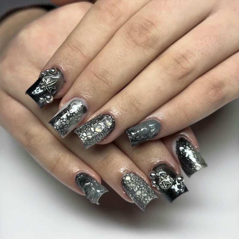 nail màu xám cho móng ngắn