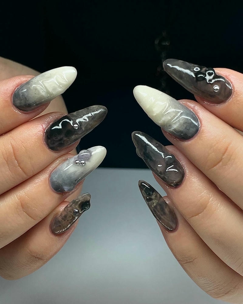 nail màu xám đen lạ mắt