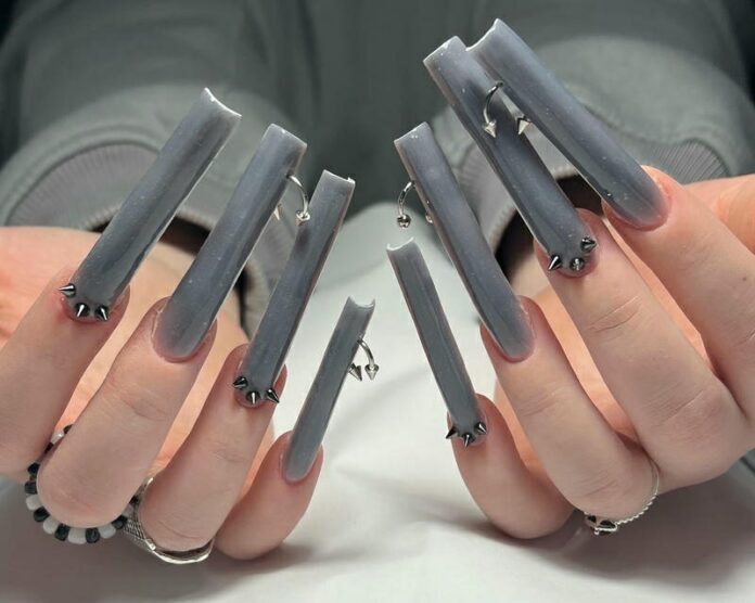 Đón đầu xu hướng với 80 mẫu nail màu xám độc đáo