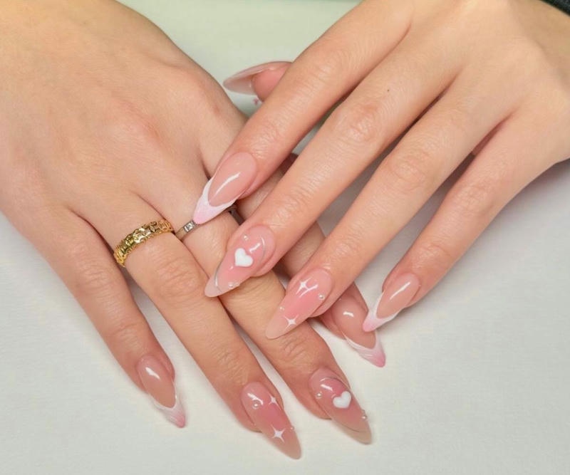 nail móng nhọn tròn vẽ tim hồng