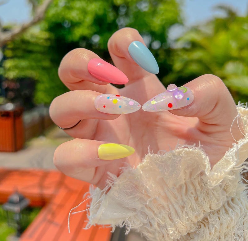 nail nhiều màu chấm bi nổi