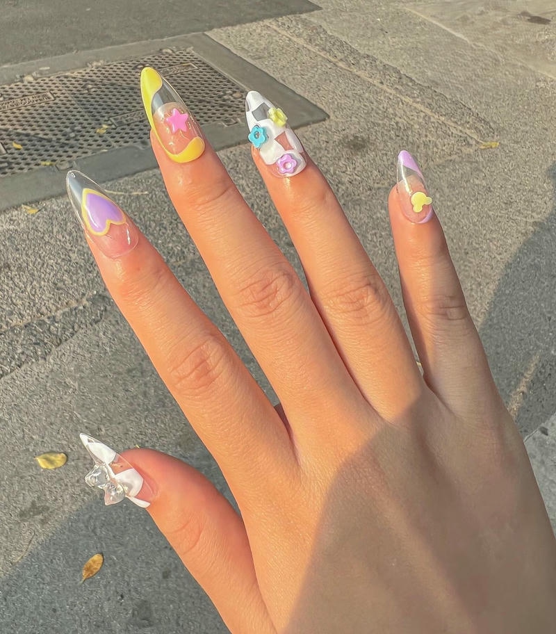 nail nhiều màu cho giới trẻ