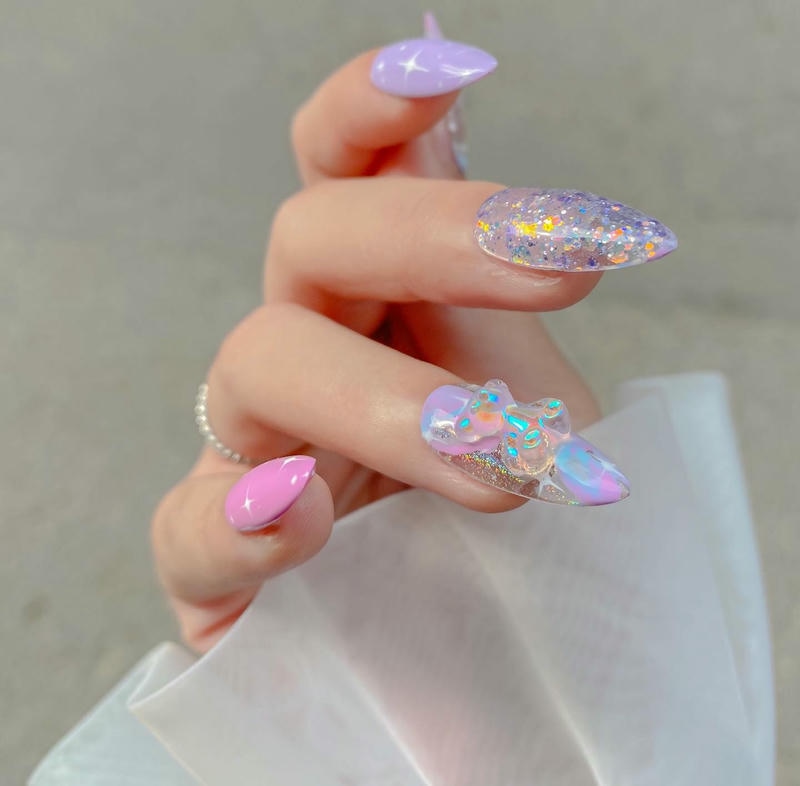 nail nhiều màu đính gấu trong