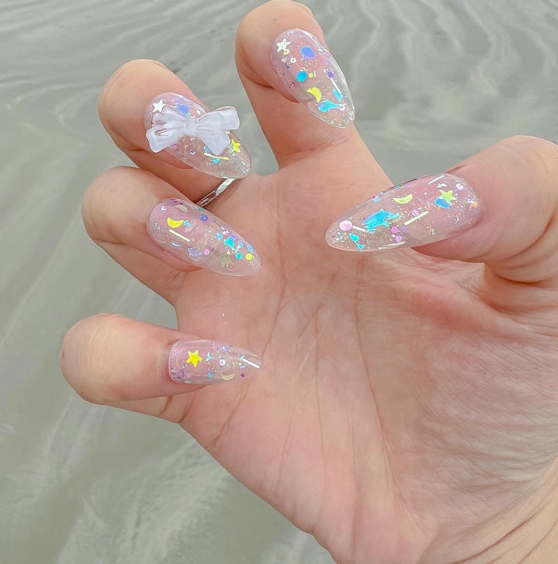 nail nhiều màu gắn nơ to
