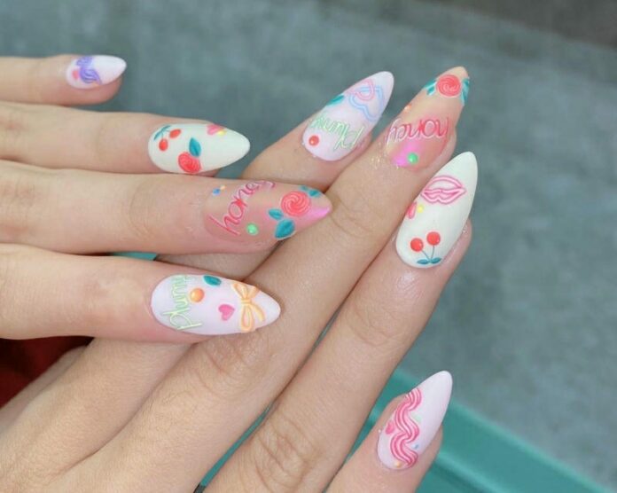 Gợi ý 100+ mẫu nail nhiều màu phối hoạ tiết xinh xỉu