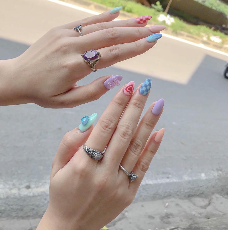 nail nhiều màu kẻ caro