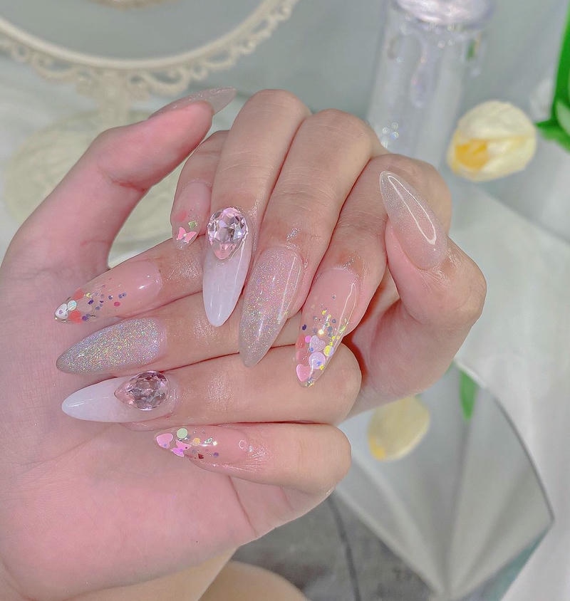 nail nhũ đính charm to