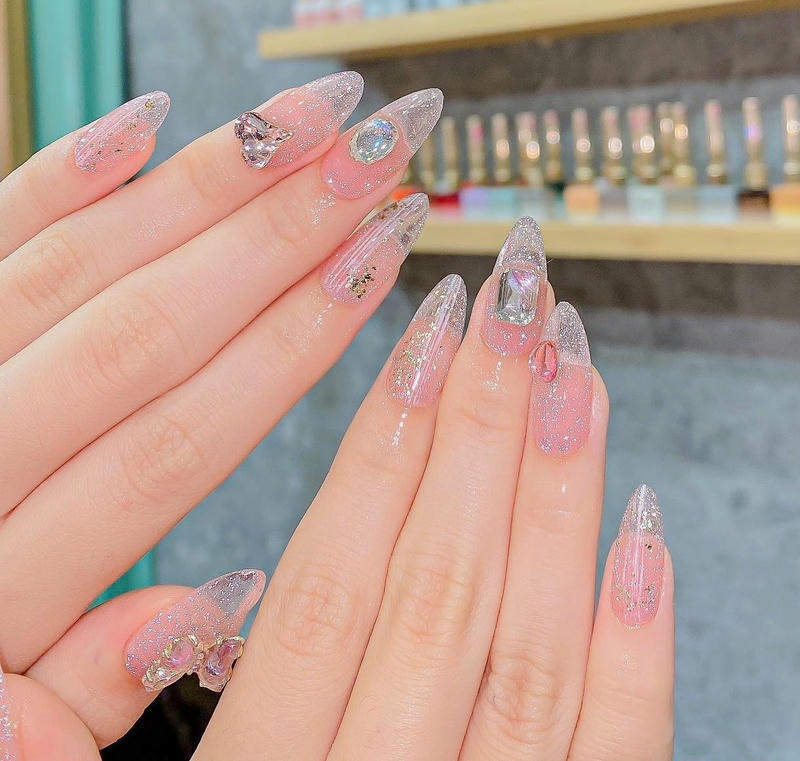 nail nhũ đính charm