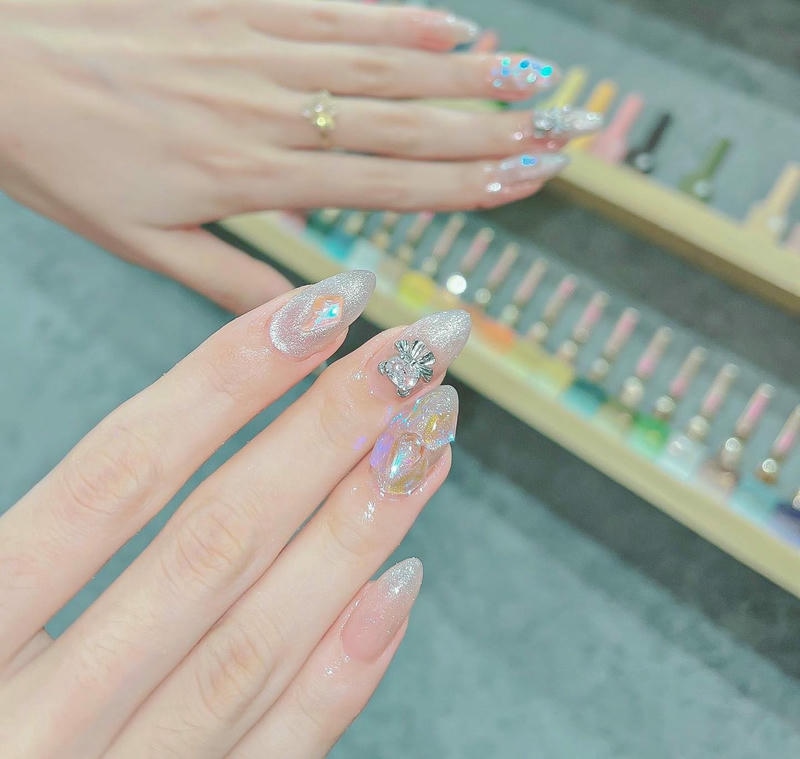 nail nhũ đính đá xà cừ