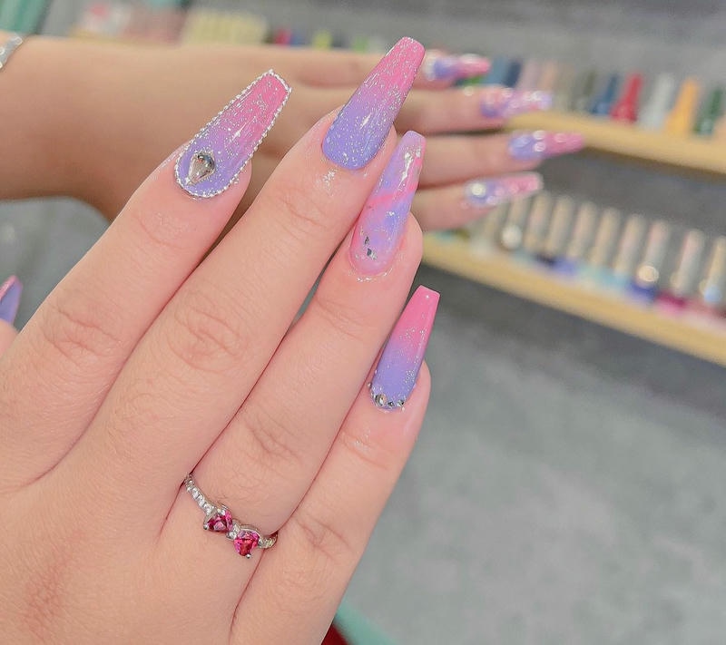 nail nhũ màu hồng