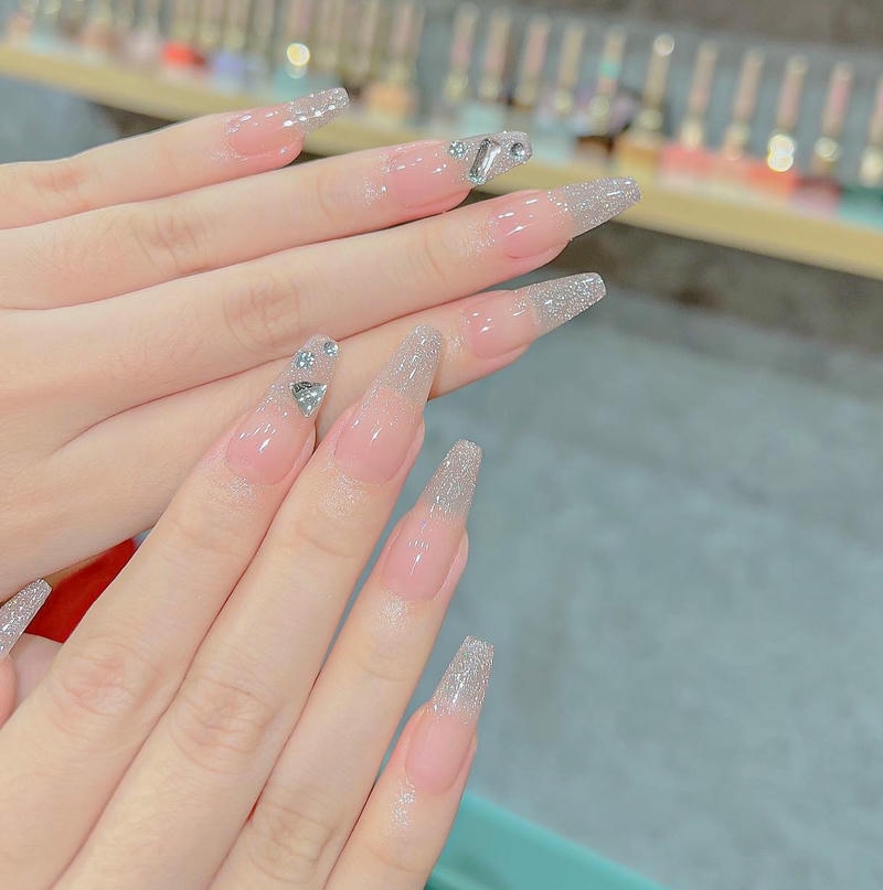 nail nhũ trong suốt