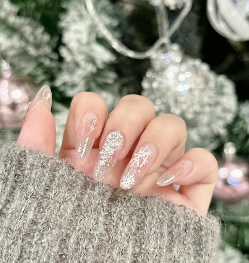 nail noel sáng trong