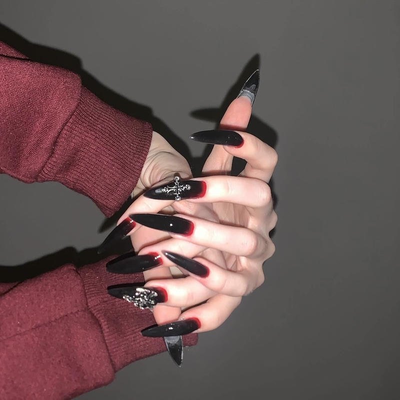 nail ombre đen đỏ
