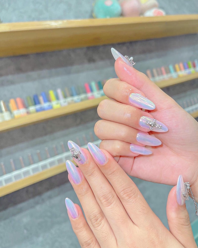 nail pastel gắn đá chữ thập