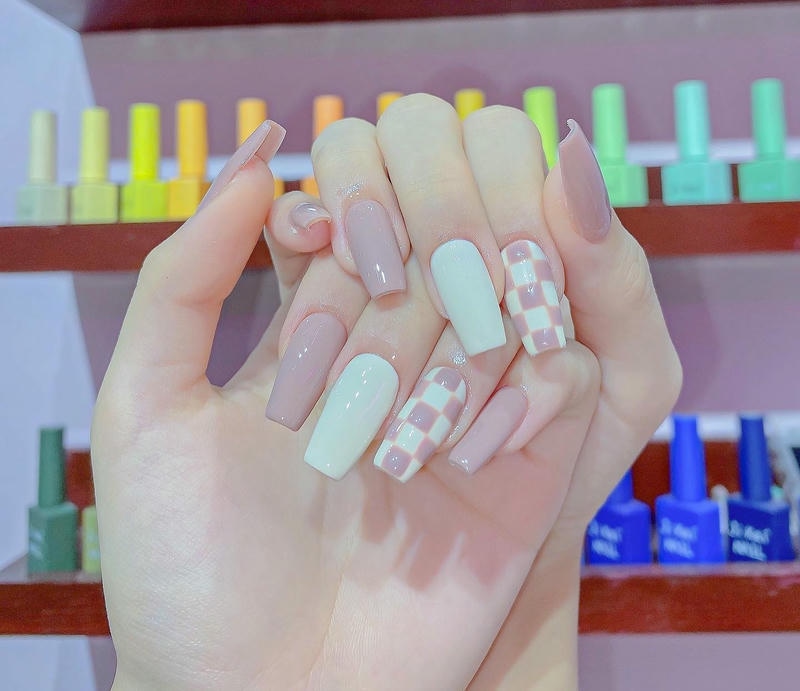 nail pastel kẻ caro
