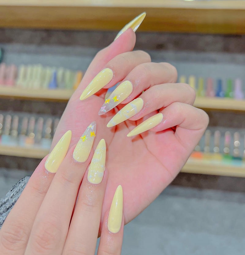 nail pastel màu vàng đẹp